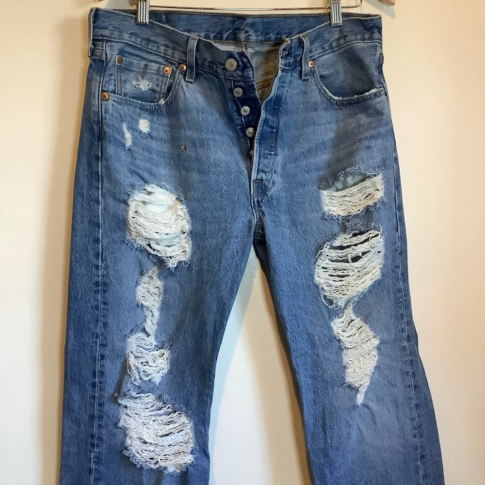 Levi's 501 Denim Blue Men Jeans Distressed/Destroyed 34x34 Straight Button Fly - Picture 6 of 16